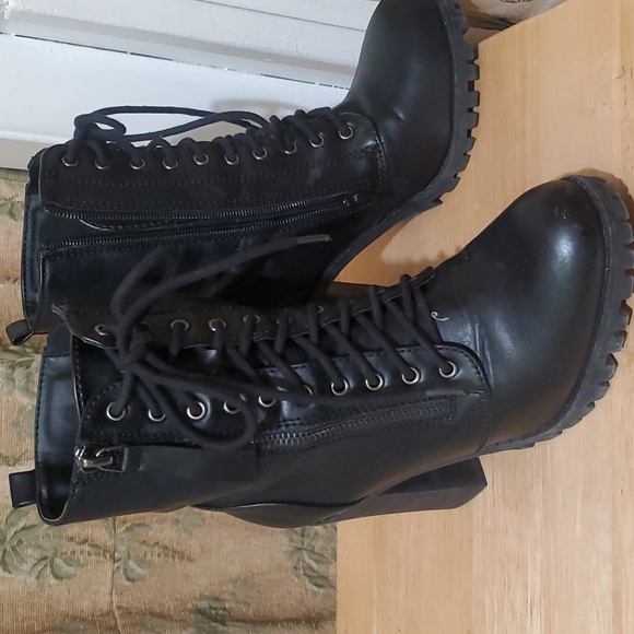 Soda Women's Malia Faux Leather Lace Up Chunky Ankle Boot - Picture 5 of 5